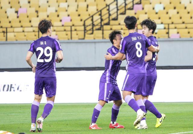 【中超】姆比亚染红伊洛基点射 天津2比1武汉迎首胜